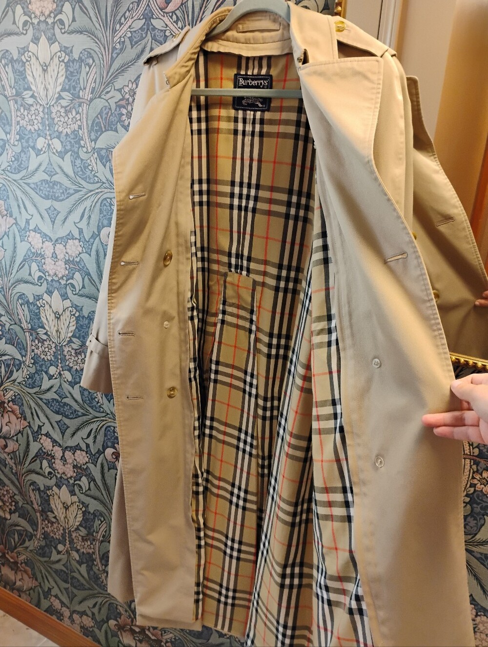 Vintage Burberry Beige Trench Coat with Removable Liner - Picture 6 of 16